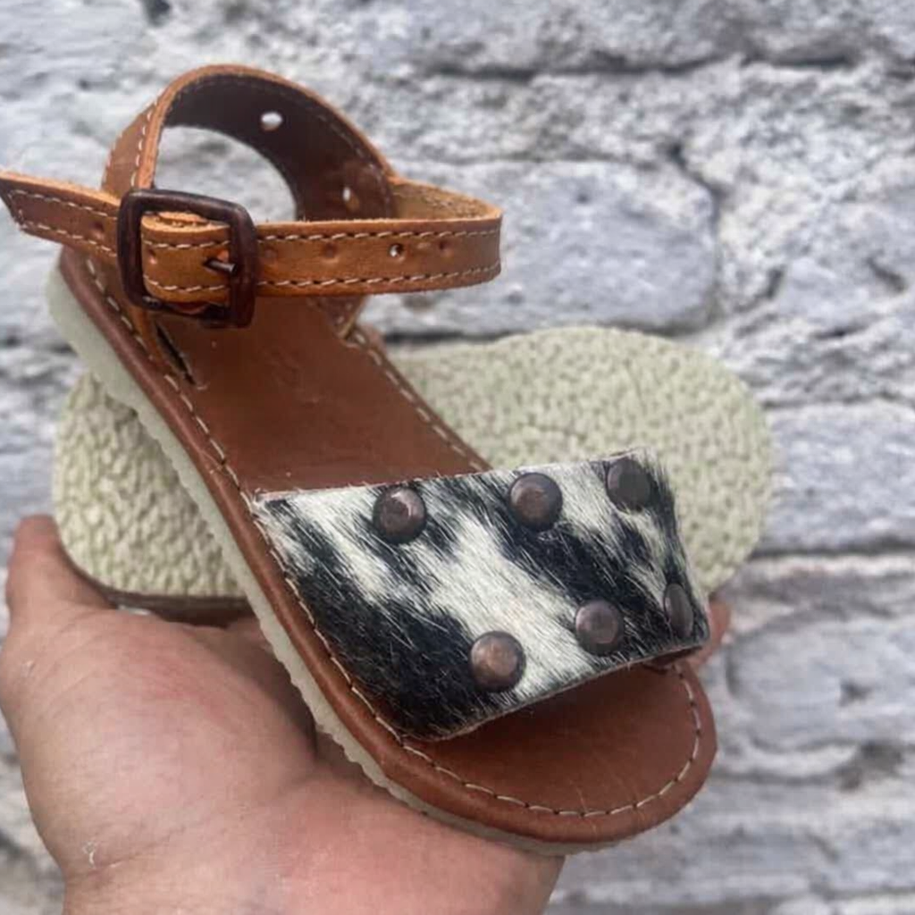 Sandalia de niña vaca